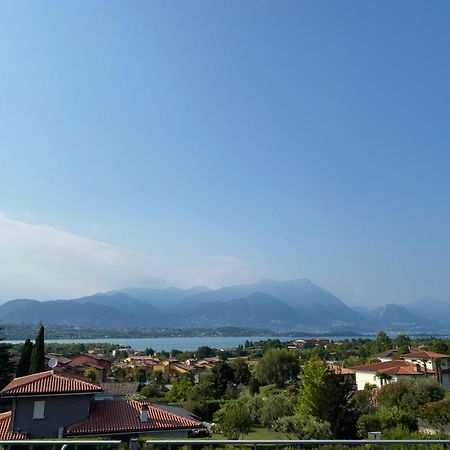 Flowers & Garden Apartment Con Vista Lago Manerba del Garda Exterior photo