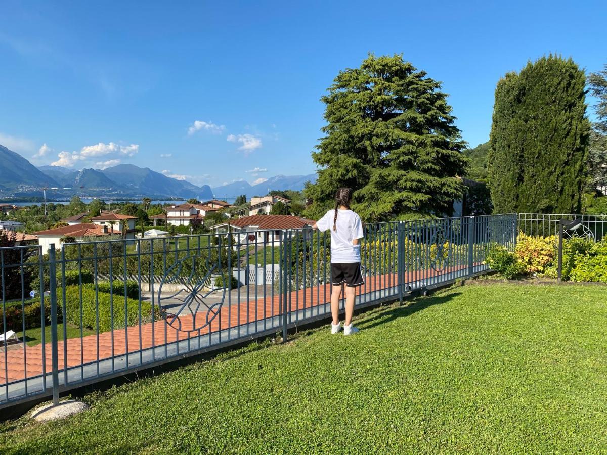 Flowers & Garden Apartment Con Vista Lago Manerba del Garda Exterior photo