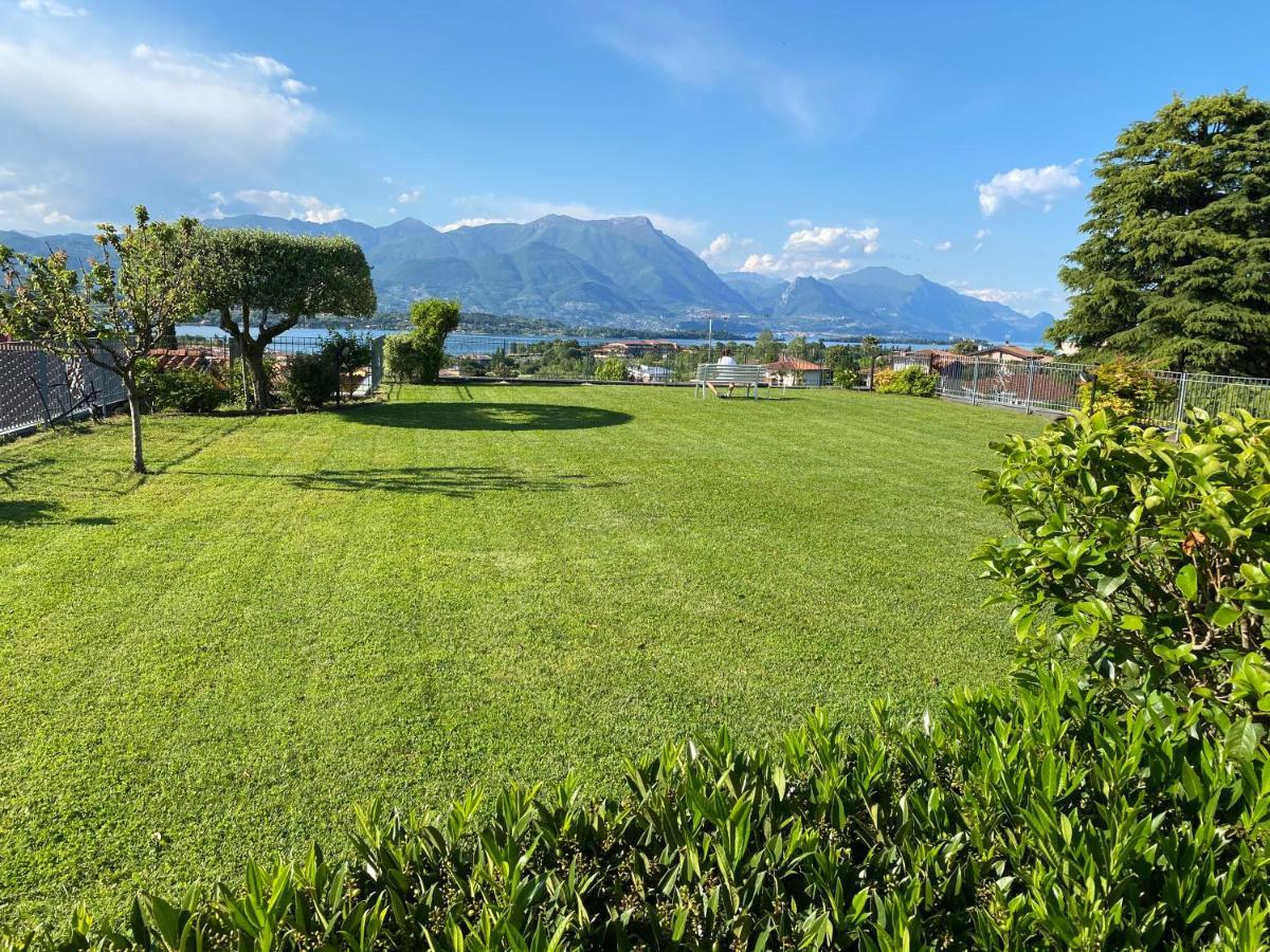 Flowers & Garden Apartment Con Vista Lago Manerba del Garda Exterior photo