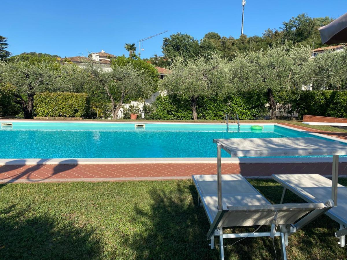 Flowers & Garden Apartment Con Vista Lago Manerba del Garda Exterior photo