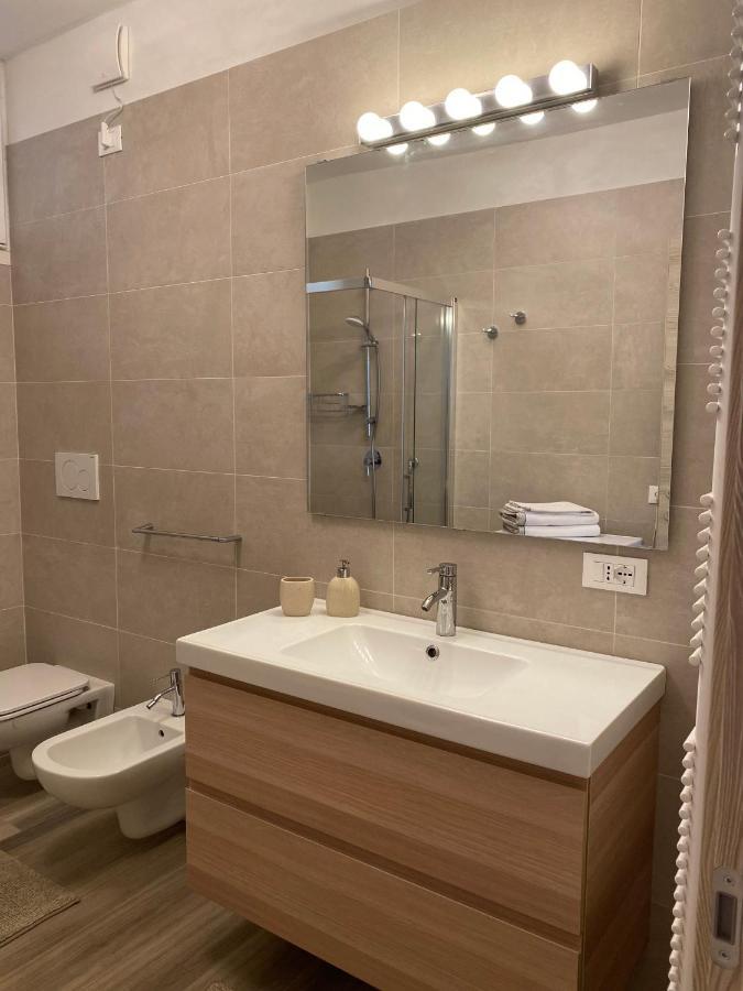 Flowers & Garden Apartment Con Vista Lago Manerba del Garda Exterior photo