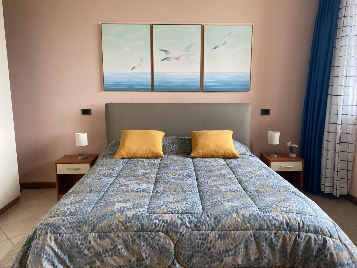 Flowers & Garden Apartment Con Vista Lago Manerba del Garda Exterior photo