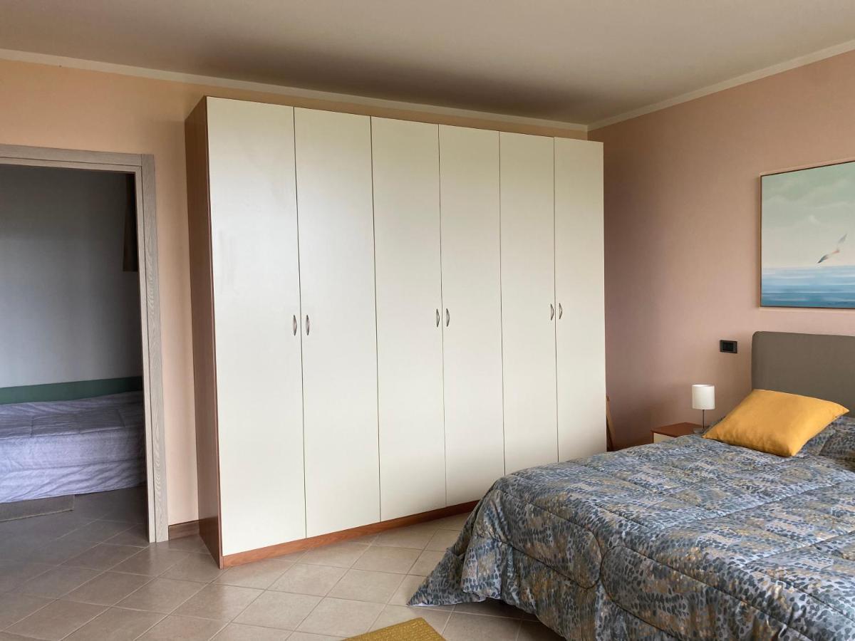 Flowers & Garden Apartment Con Vista Lago Manerba del Garda Exterior photo