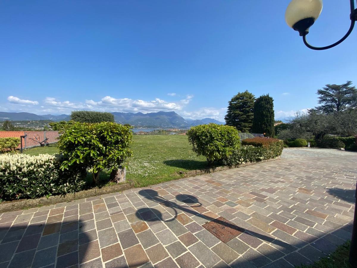 Flowers & Garden Apartment Con Vista Lago Manerba del Garda Exterior photo