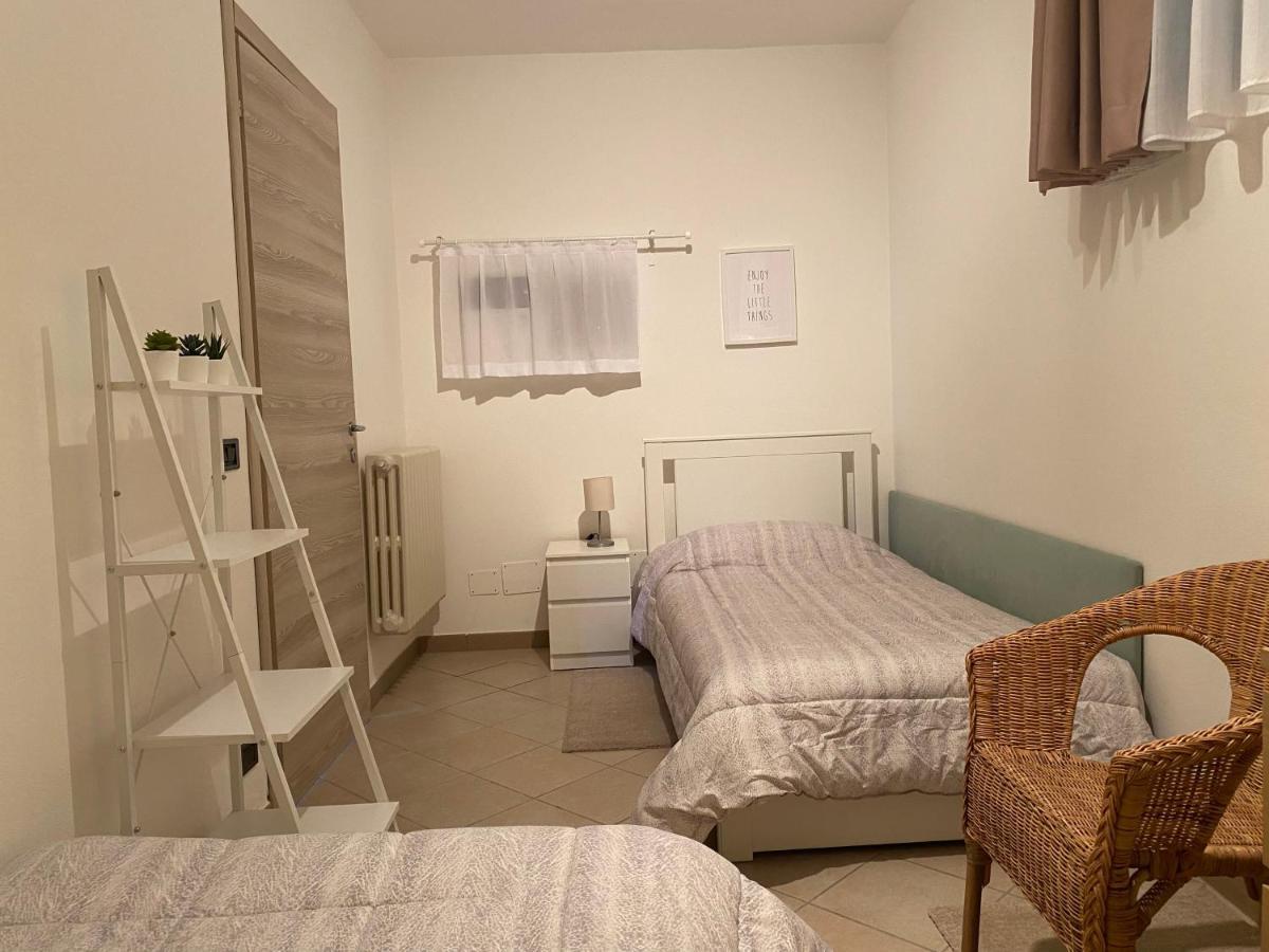 Flowers & Garden Apartment Con Vista Lago Manerba del Garda Exterior photo