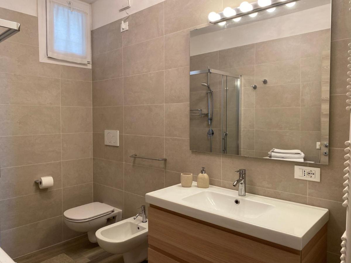 Flowers & Garden Apartment Con Vista Lago Manerba del Garda Exterior photo