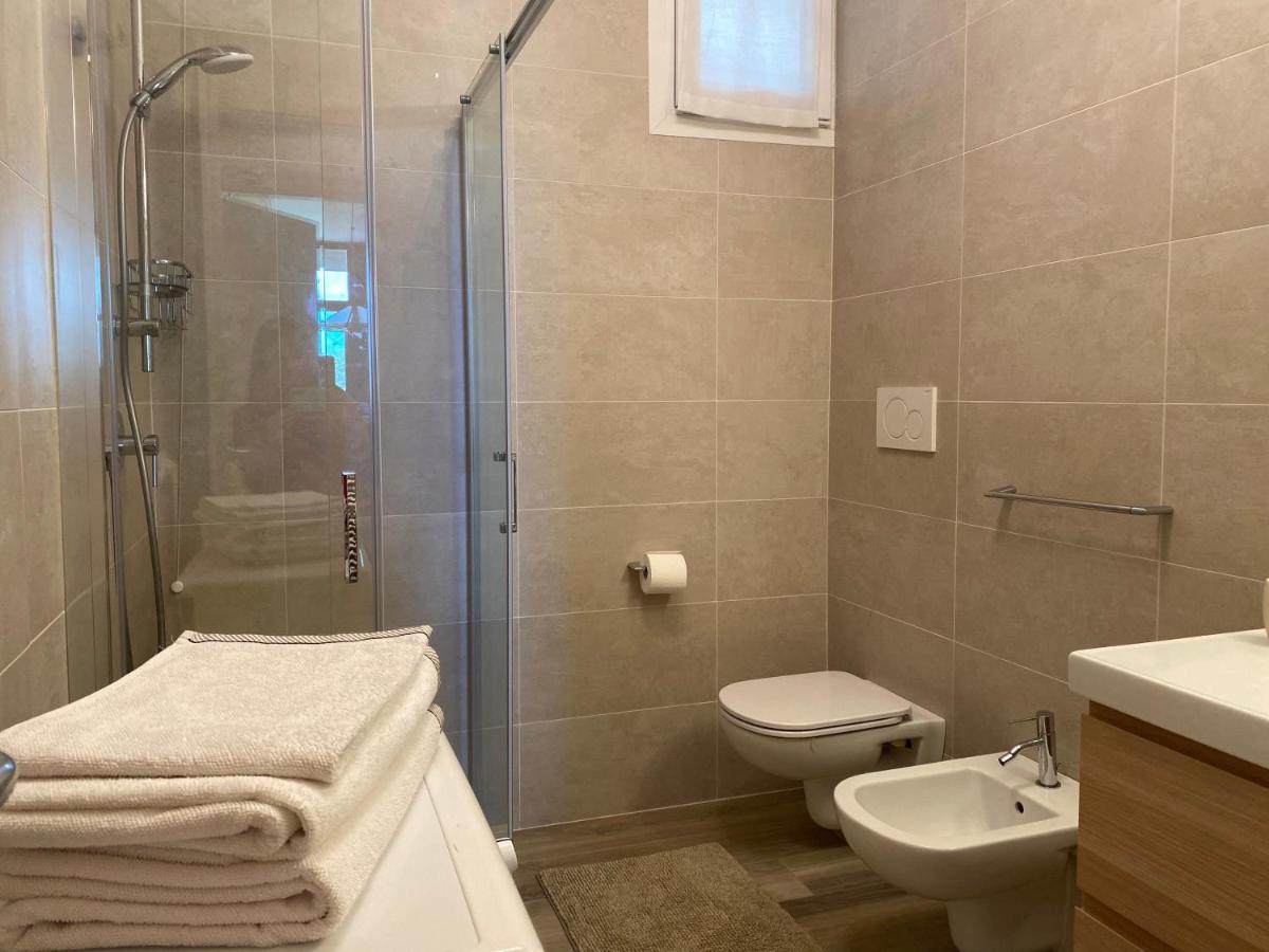 Flowers & Garden Apartment Con Vista Lago Manerba del Garda Exterior photo